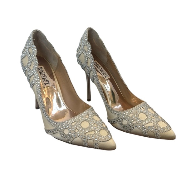 Badgley Mischka Shoes - NWT Badgley Mischka crystal wedding bling fancy formal party ivory formal pumps